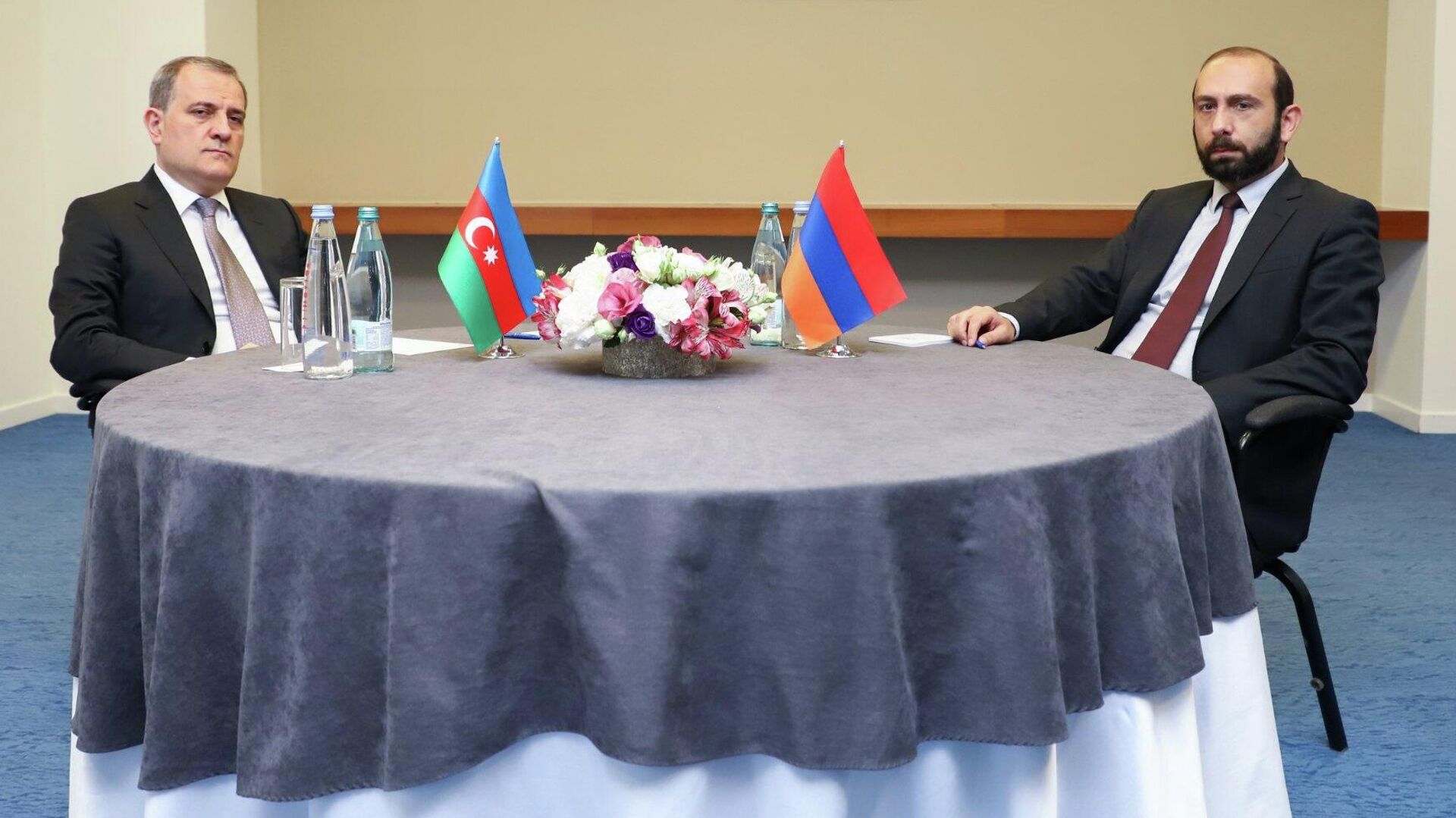 МИД Армении: Мирзоян и Байрамов встретятся в Казахстане 