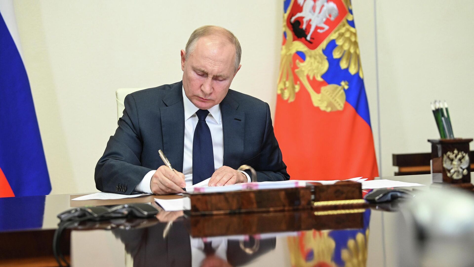 Путин подписал закон о 10 годах колонии за добровольную сдачу в плен  