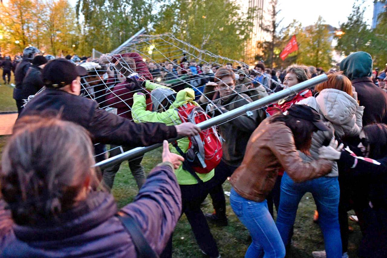 "Левада-Центр" заявил о росте готовности общества к массовым протестным акциям 