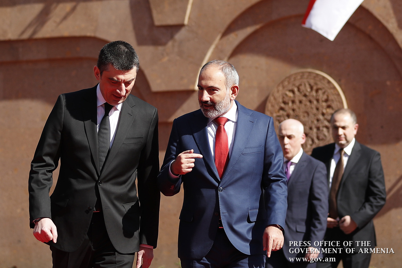Никол Пашинян поздравил премьер-министра Грузии с Национальным праздником страны 