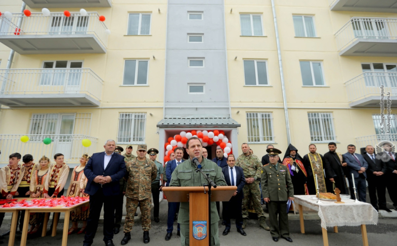 В Армении утвердили программу государственной помощи военнослужащим при приобретении квартир 