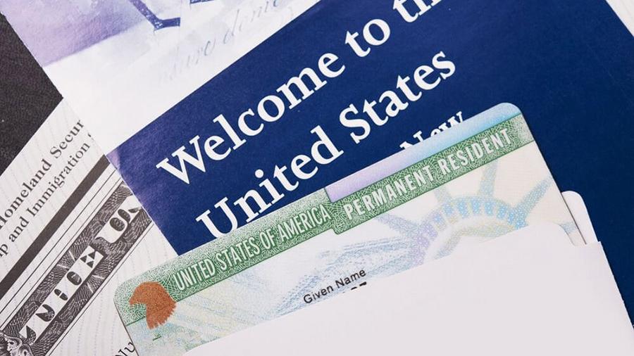  США приостановят на два месяца выдачу грин-карт  