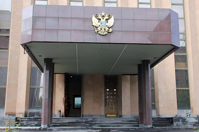 Посольство РФ в Армении рекомендовало своим гражданам в сжатые сроки вернуться в Россию авиатранспортом 