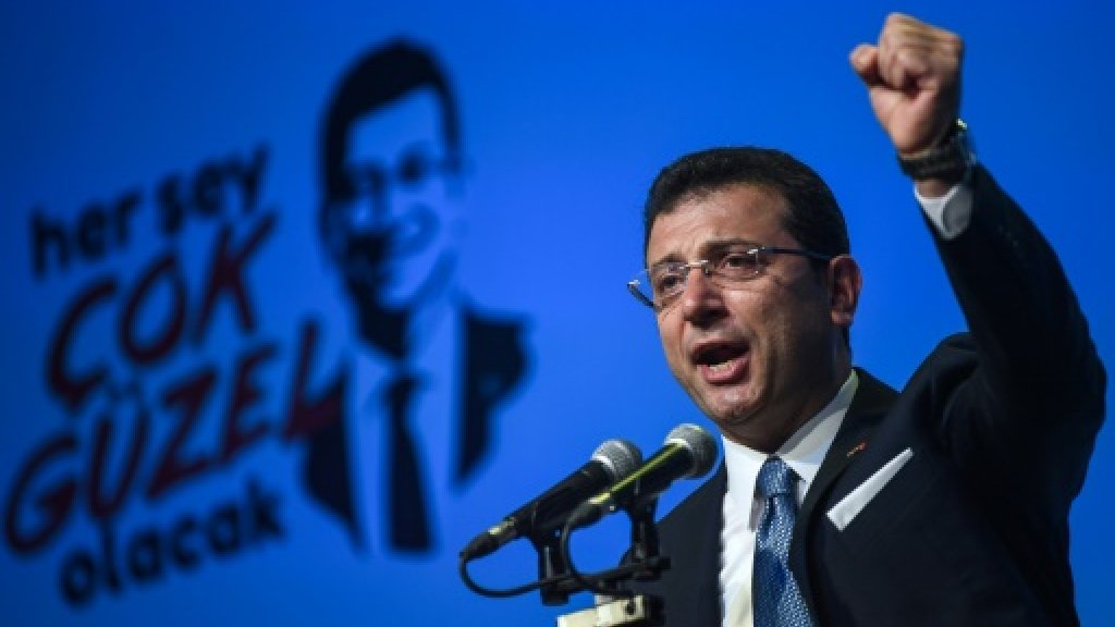 На повторных выборах мэра Стамбула снова победил оппозиционер 