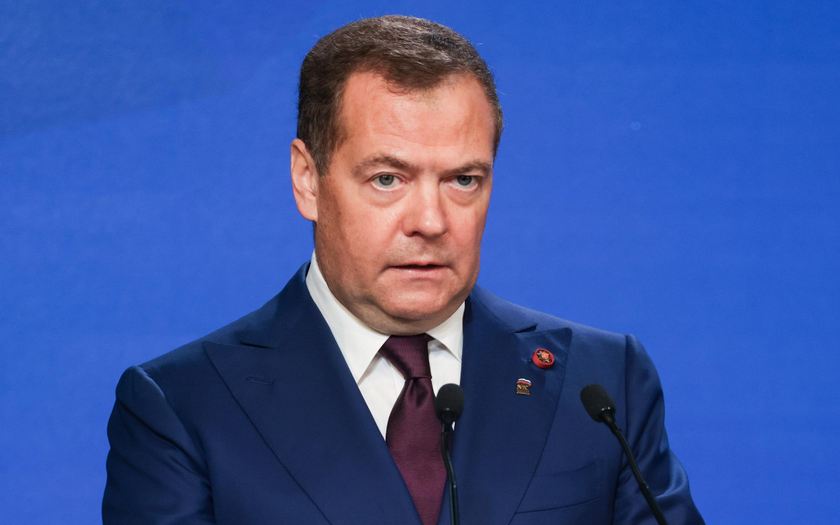 Медведев призвал к «прямому уничтожению террористов» из-за удара по мосту  