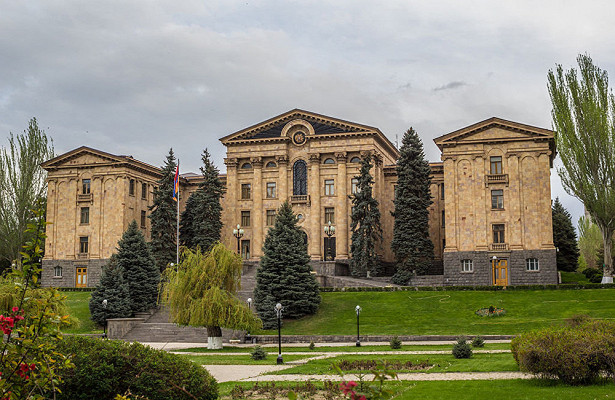 Парламент Армении ликвидировал 5 министерств 
