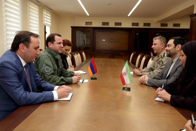 Глава военного ведомства Армении принял посла Ирана 