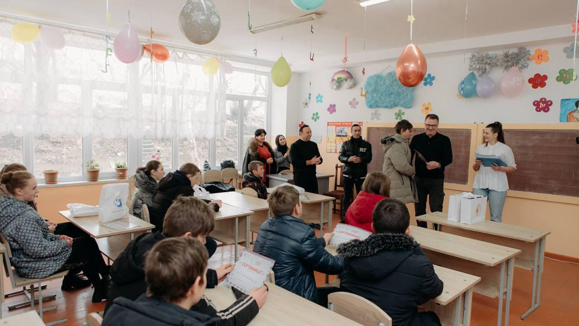 Дети из русских сел Армении получили новогодние подарки от российских дипломатов 