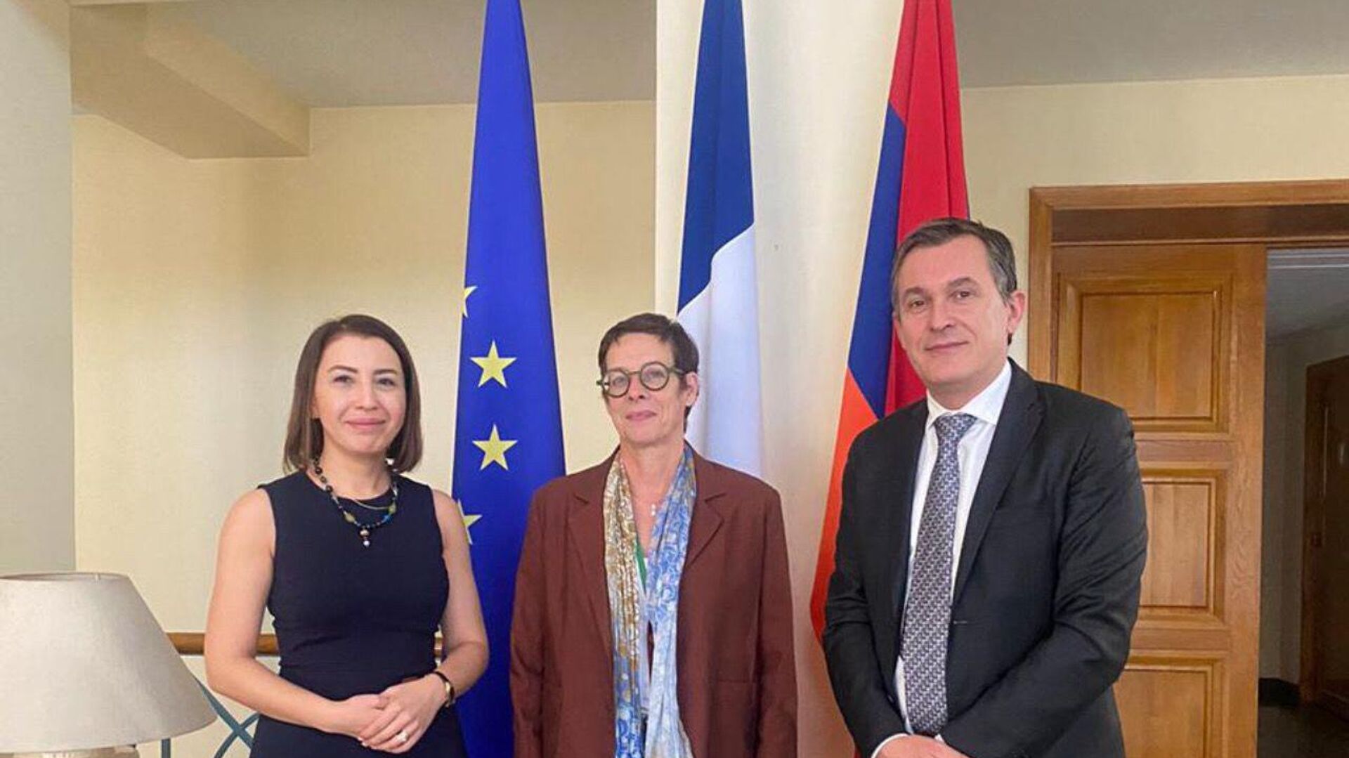 Омбудсмен Армении передала французскому сопредседателю МГ ОБСЕ доклад о военных преступлениях Баку 