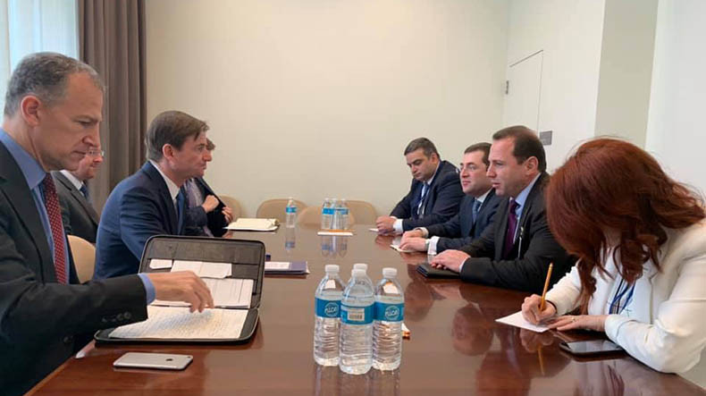 Министр обороны Армении встретился с заместителем помощника госсекретаря США 
