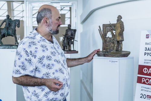 Выставка Романа Фашаяна открылась в аэропорту «Симферополь»  