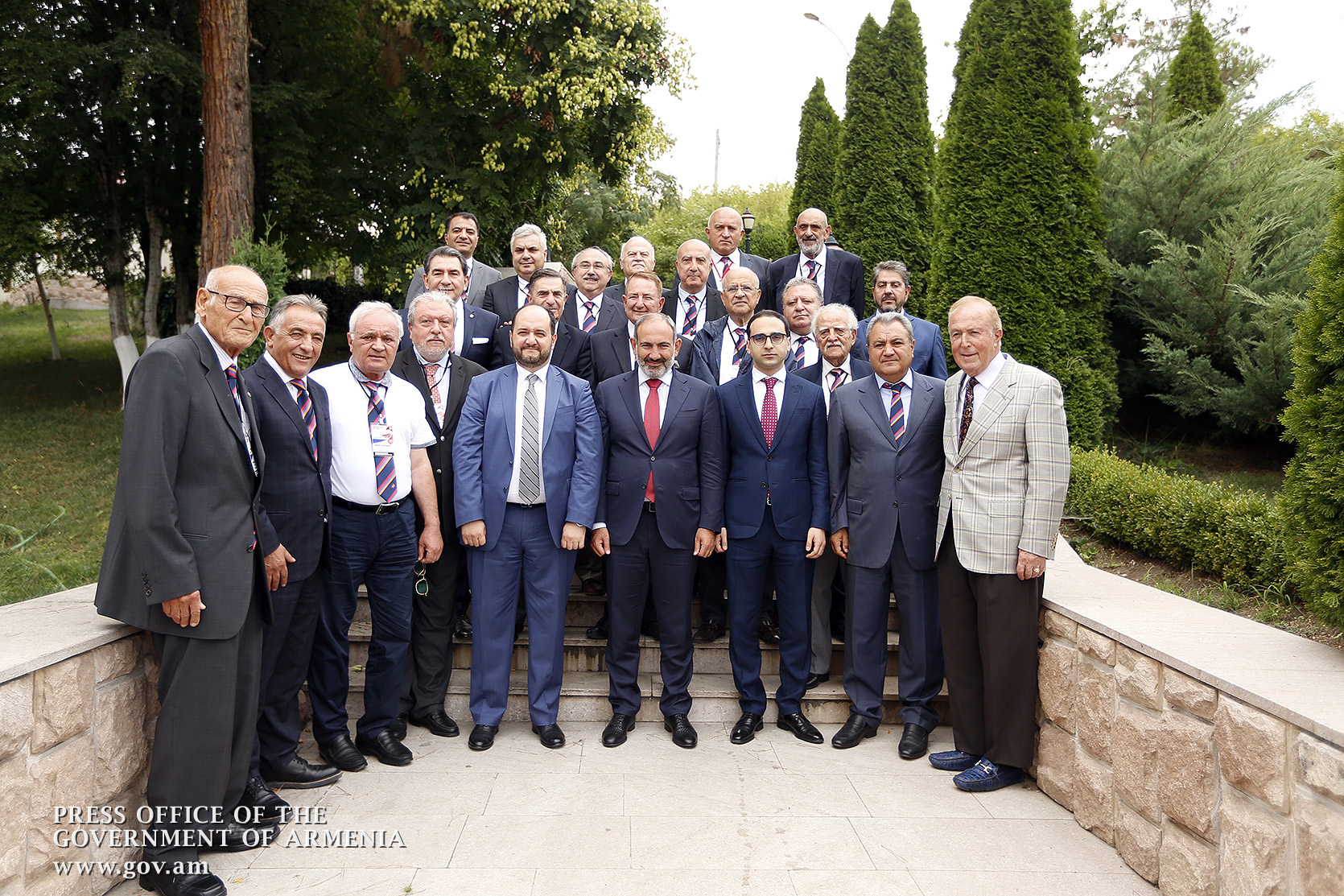 Глава армянского Правительства в Степанакерте встретился с членами Всемирного комитета Всеармянских игр 