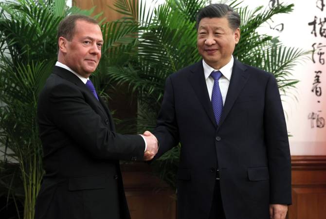Дмитрий Медведев посетил Пекин и встретился с Си Цзиньпином 