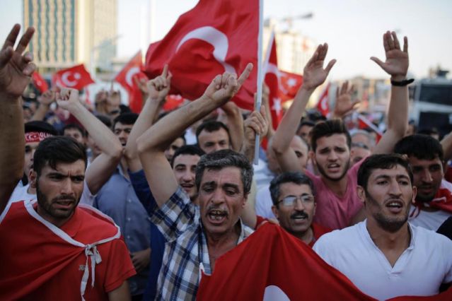 Сторонники Эрдогана грозят оппозиции убийствами и изнасилованиями 