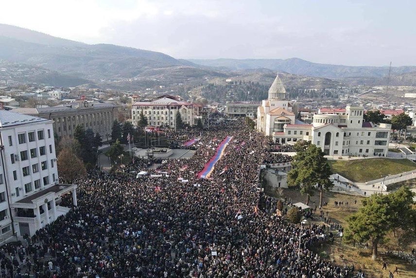 В Степанакерте состоялся общенациональный митинг: связь Арцаха с внешним миром не может быть предметом споров 