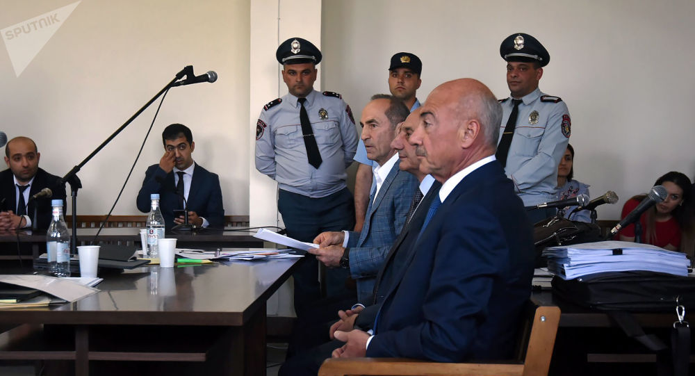 Представители политической элиты Карабаха  в суде поручились за Роберта Кочаряна 