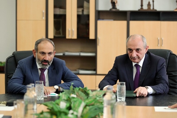 Никол Пашинян и Бако Саакяна по телефону обсудили карабахское урегулирование 