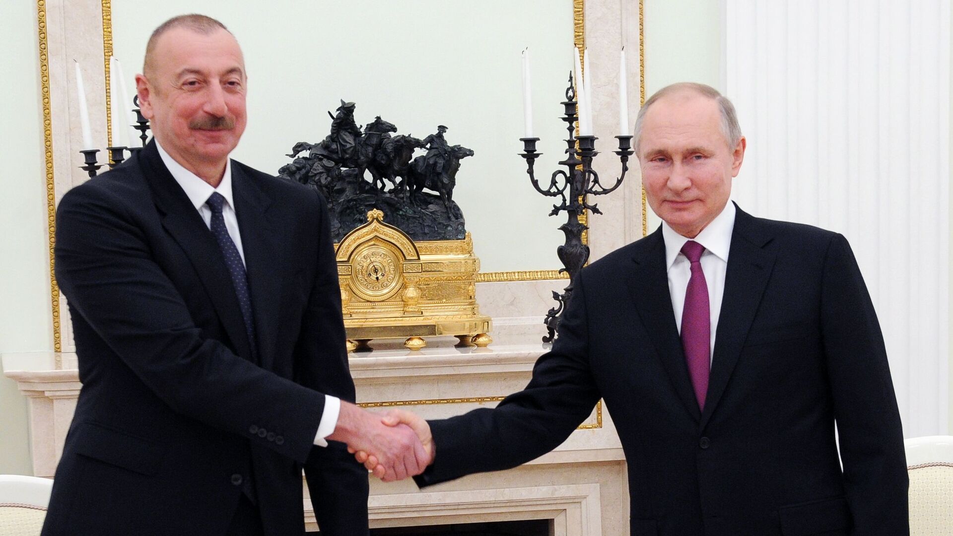 Путин и Алиев коснулись некоторых вопросов практической реализации трехсторонних договоренностей 