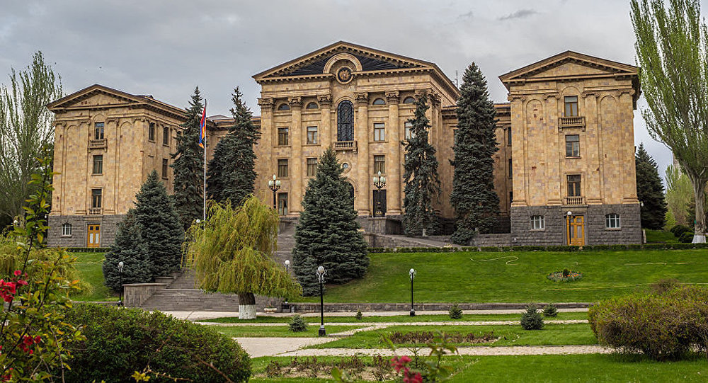 В здании парламента Армении ночью произошел пожар 