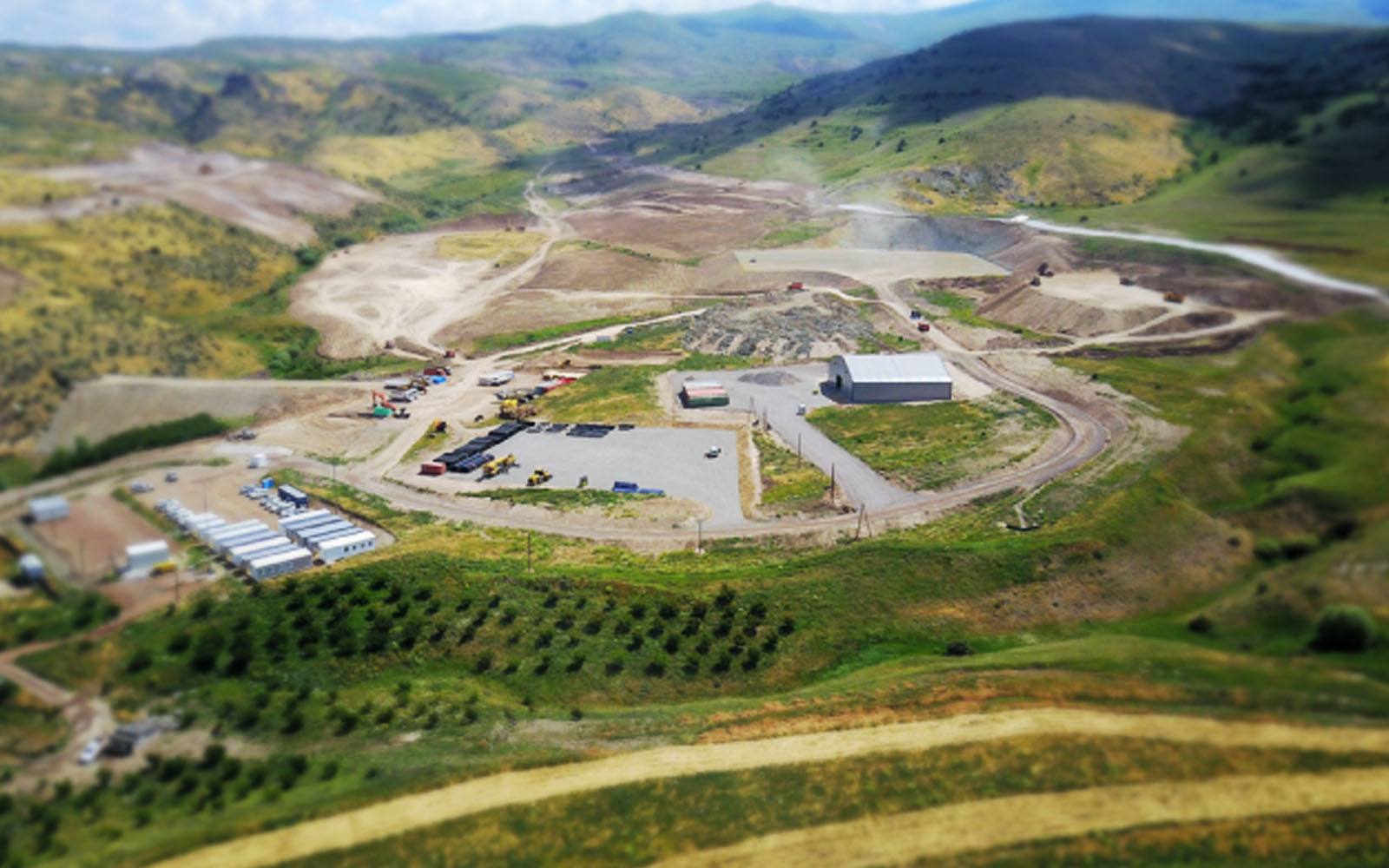 DW: Власти Армении приостановили разработку золоторудного месторождения 
