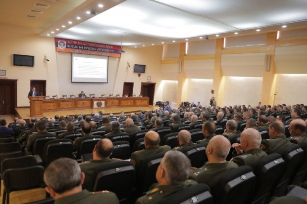 В Министерстве обороны Армении проходит оперативный сбор командного состава ВС республики 