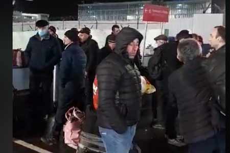 Разрешилась ли ситуация с застрявшими в "Домодедово" гражданами Армении? 