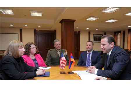 Министр обороны Армении и посол США обсудили перспективы сотрудничества 