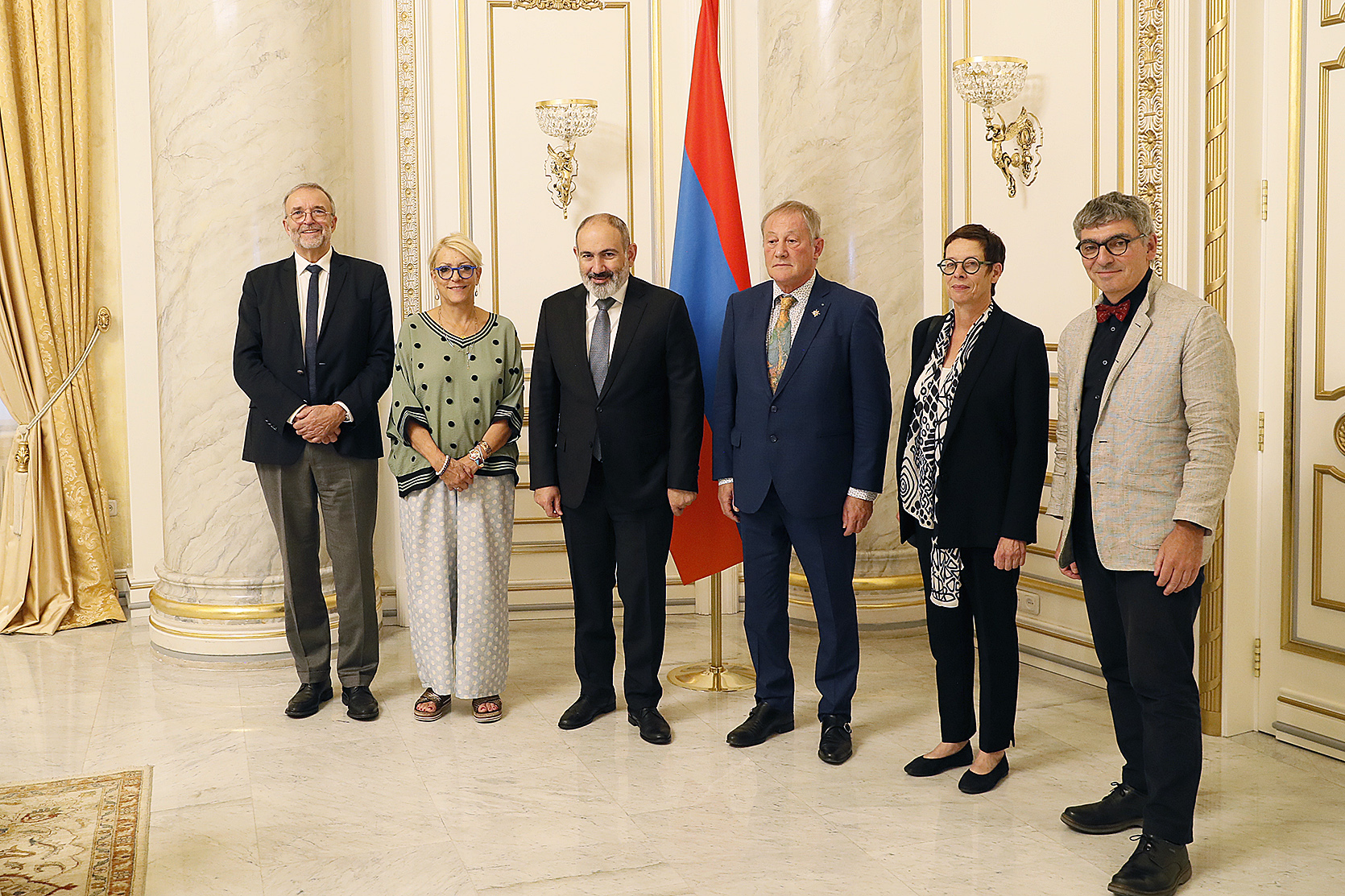 Пашинян обсудил с французскими депутатами визит международной наблюдательской миссии в районы, пострадавшие от азербайджанской оккупации 