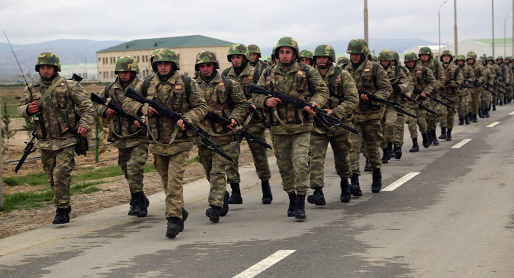 Азербайджанская армия проводит широкомасштабные учения 