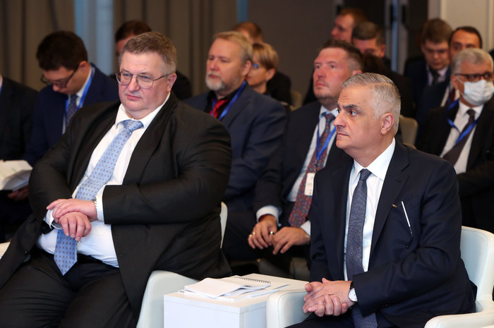 Вице-премьер Армении Мгер Григорян провел в Москве рабочую встречу с российским коллегой Алексеем Оверчуком 