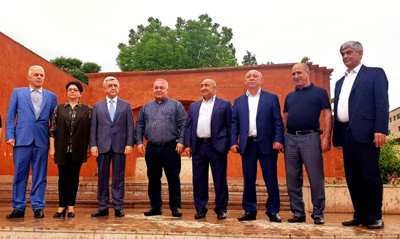 СМИ: Представители карабахского генералитета и армянской олигархии собираются свергнуть Пашиняна 