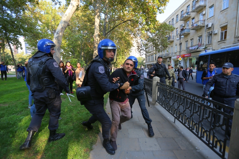 Комиссар Совета Европы по правам человека осудила насилие полиции в Баку 