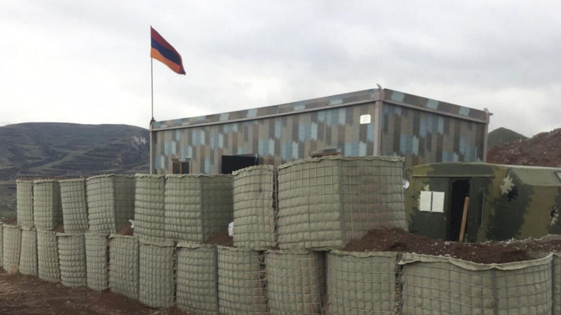 Минобороны: ВС Азербайджана обстреляли армянские позиции на границе 