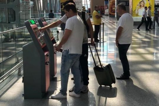 В армянском аэропорту введены терминалы для самостоятельной регистрации полета 