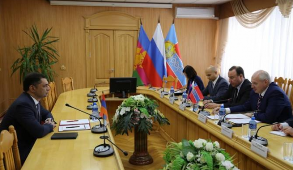 Мэр Армавира на встрече с армянским дипломатом осудил акт вандализма в отношении мемориальной доски Гарегина Нжде 