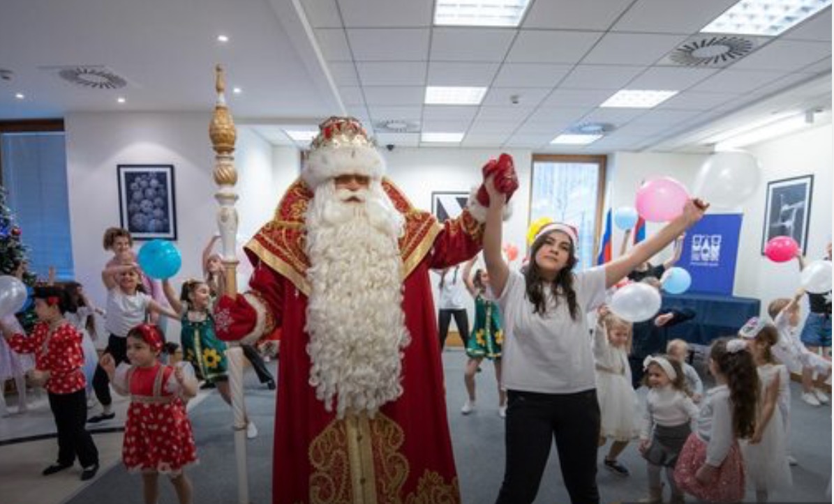 Дед Мороз из Великого Устюга прилетел в Армению 
