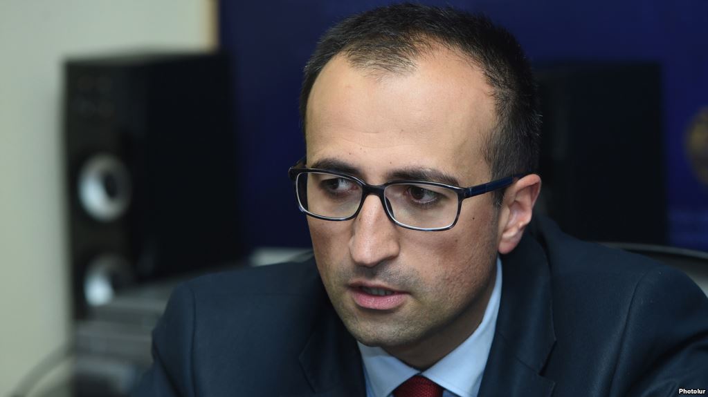 Армянский министр: Вера в теории заговора по COVID-19 может привести к росту числа инфицированных 