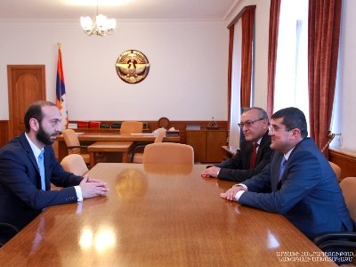 Араик Арутюнян и Арарат Мирзоян обсудили вопросы взаимодействия парламентариев Арцаха и Армении 
