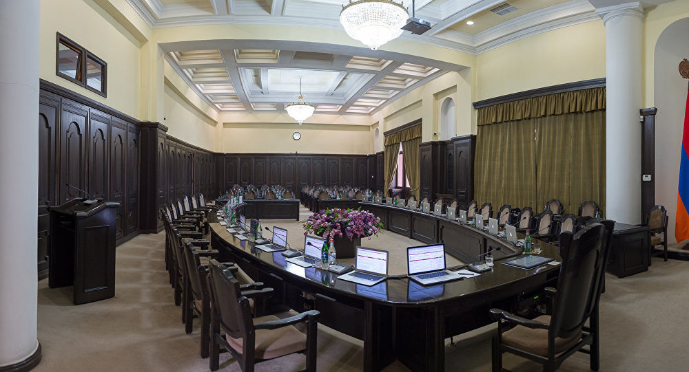 Премьер-министр Армении назначил 10 заместителей министров 