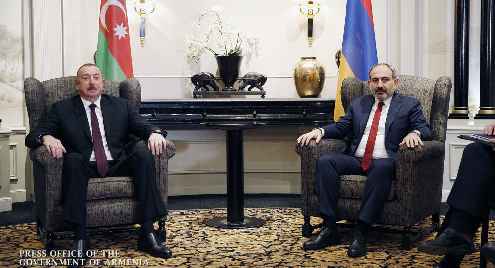 Пашинян и Алиев в Брюсселе провели краткую беседу 