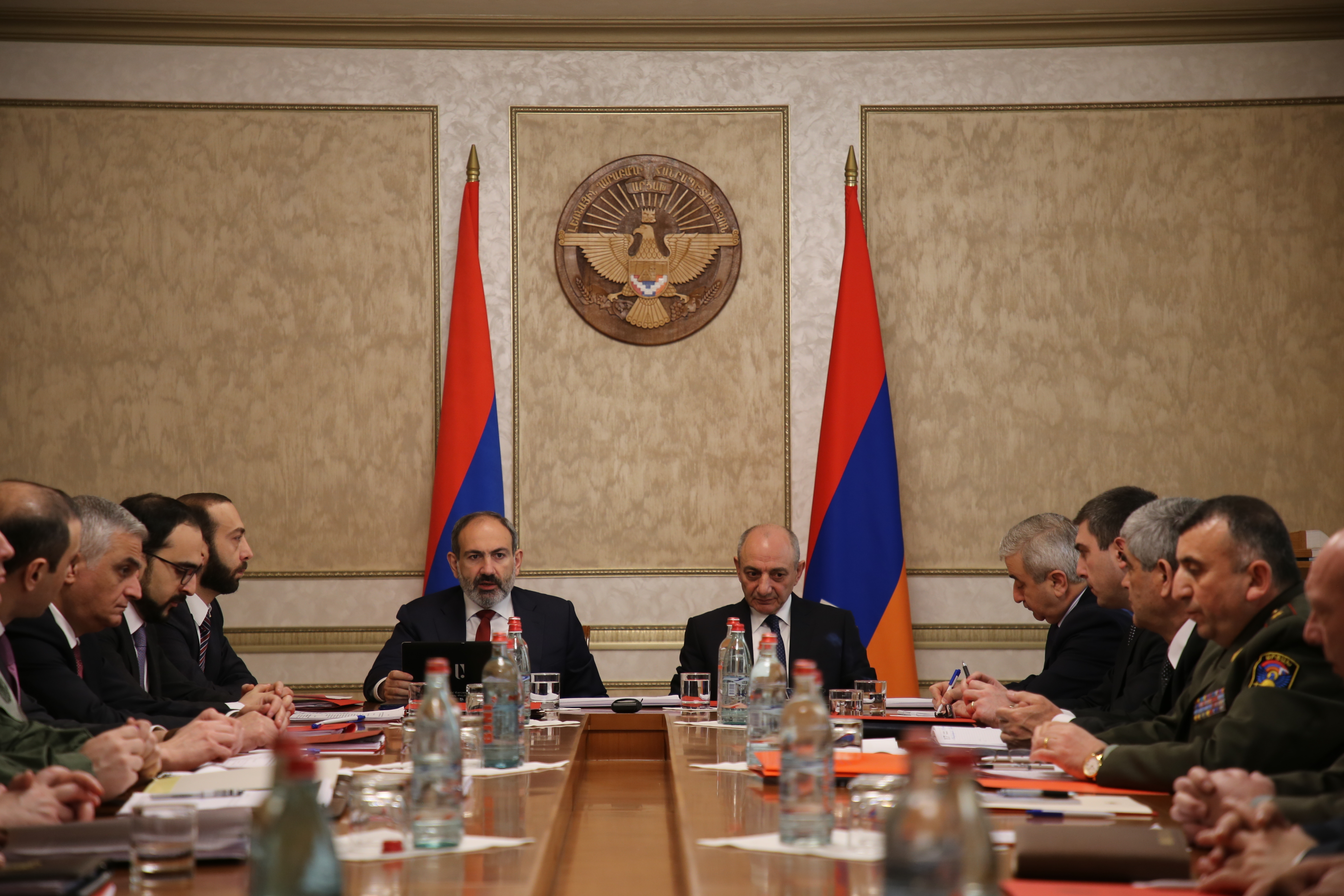 После совместного заседания Советов безопасности Армении и Арцаха Никол Пашинян и Бако Саакян выступили с заявлениями 