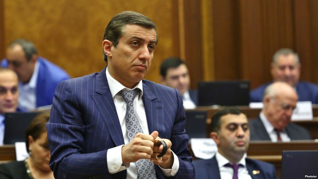 Экс- депутат от РПА и герой офшоров обвиняется в грандиозной растрате и присвоении 