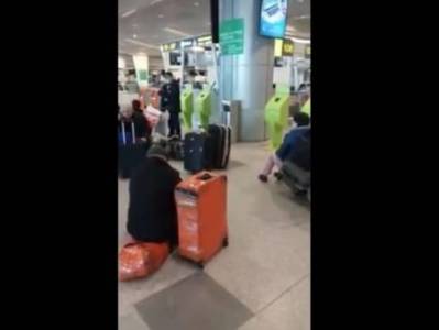 "У людей нет ни денег, ни еды": Граждане Армении застряли в московском аэропорту 