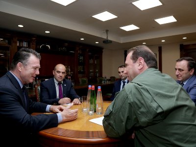 Министр обороны Армении принял руководителя штаба Сил специальных операций НАТО 