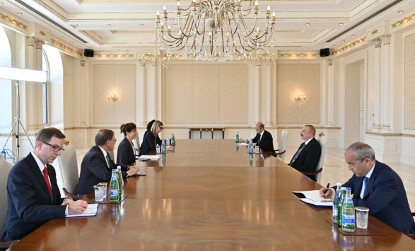Алиев и помощник госсекретаря США обсудили поставки азербайджанского газа в Европу 
