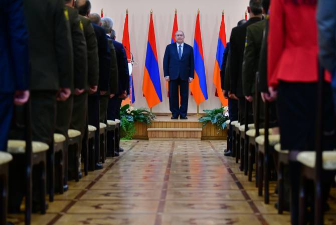 Президент Армении присвоил воинские звания генерал-майора и генерал-лейтенанта 
