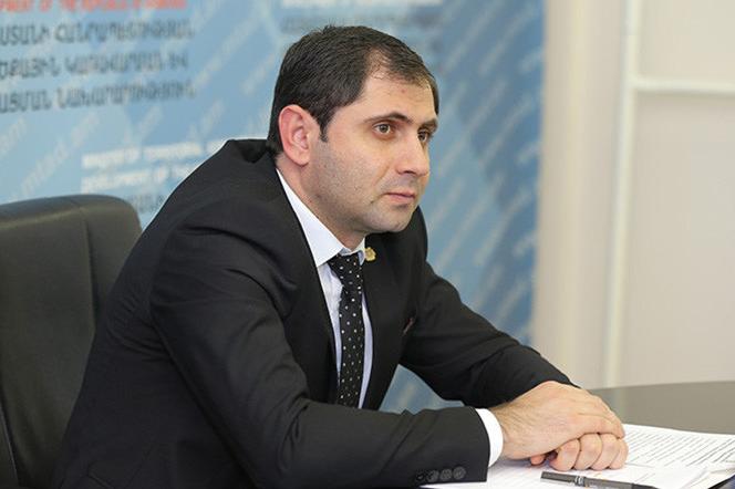 Министр территориального управления и инфраструктур Армении самоизолировался 