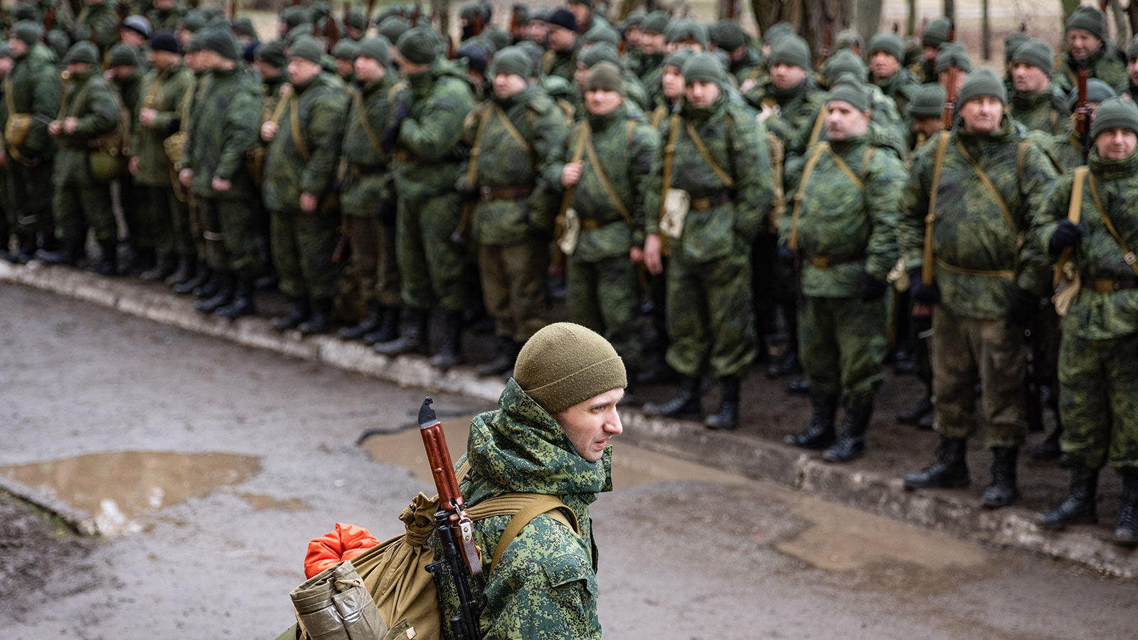 Власти Крыма предложили запретить выезд из России военнообязанным  
