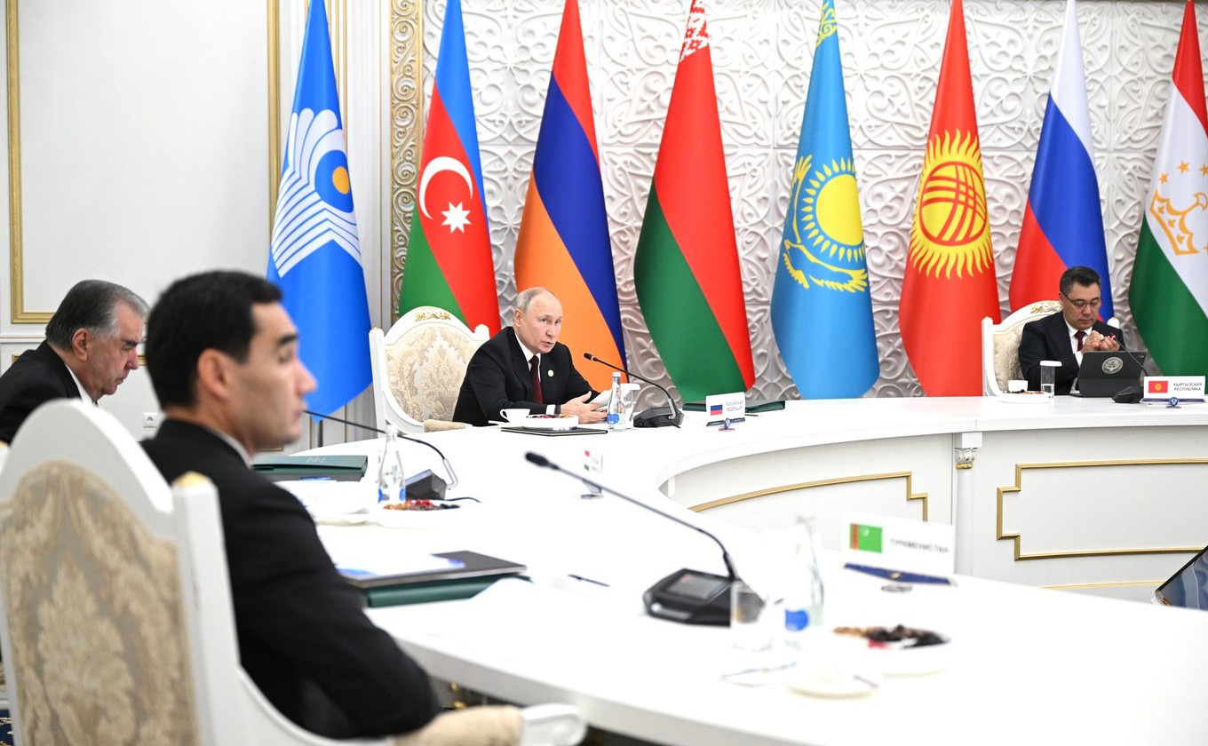 Путин: Москва готова организовать переговоры Еревана и Баку по мирному договору 