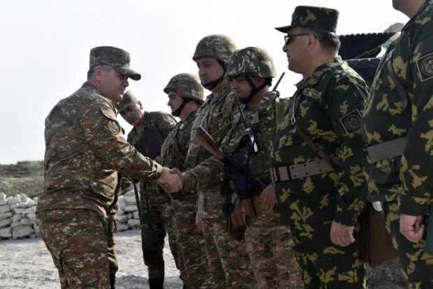Начальник Генштаба ВС Армении посетил боевые позиции на северо-восточном направлении границы 
